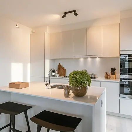 Stylish With Free Parking In *